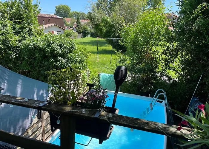 Parenthese Urbaine De Charme Avec Piscine Et Clim بيت للعطل