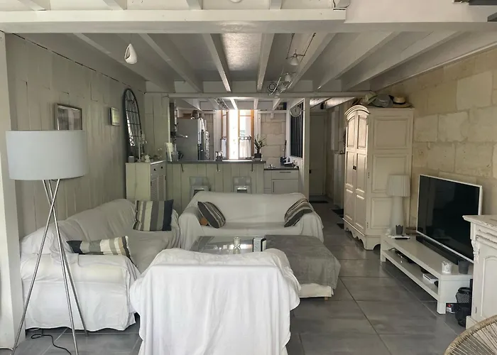 Parenthese Urbaine De Charme Avec Piscine Et Clim بيت للعطل
