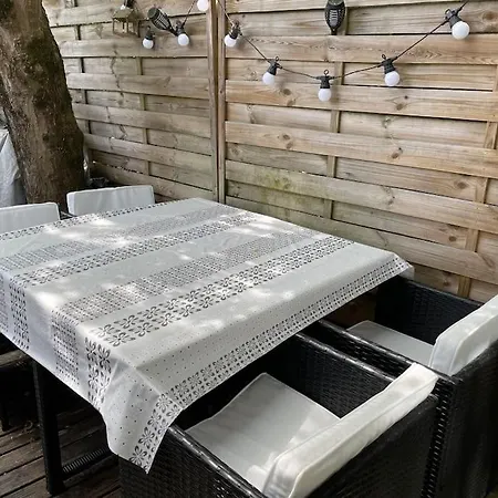 Holiday home Charmante Echappee Urbaine Avec Piscine Et Climatisation