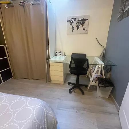Holiday home Charmante Echappee Urbaine Avec Piscine Et Climatisation